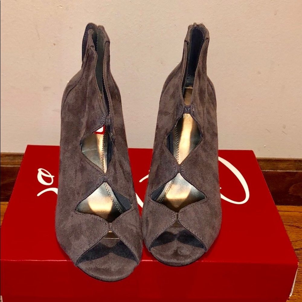 NIB Impo Steel Gray Faux Suede Sandals